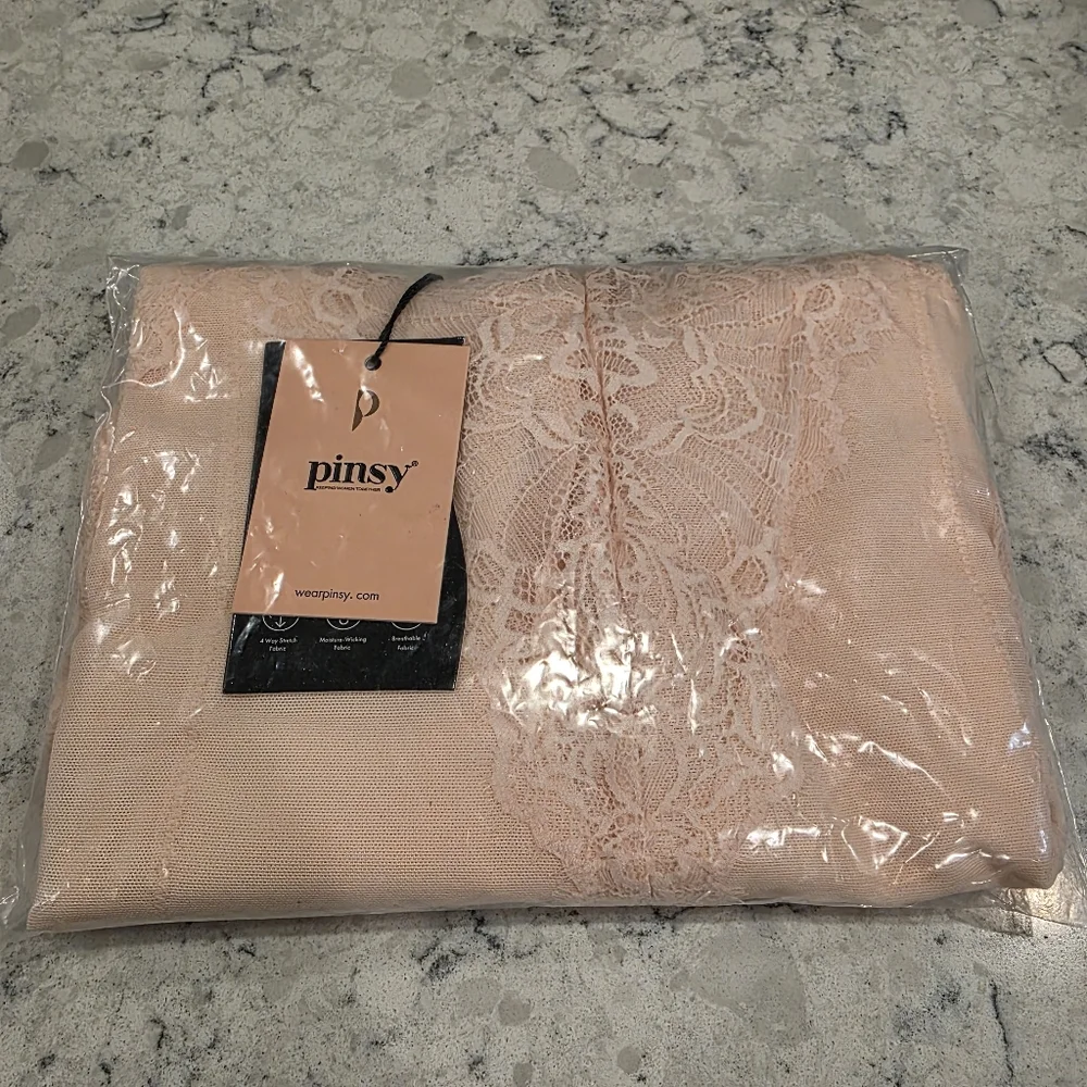Pinsy Smoothing Lace Shapewear Bodysuit In Whisper Pink Size 3X NEW! Shapesuit